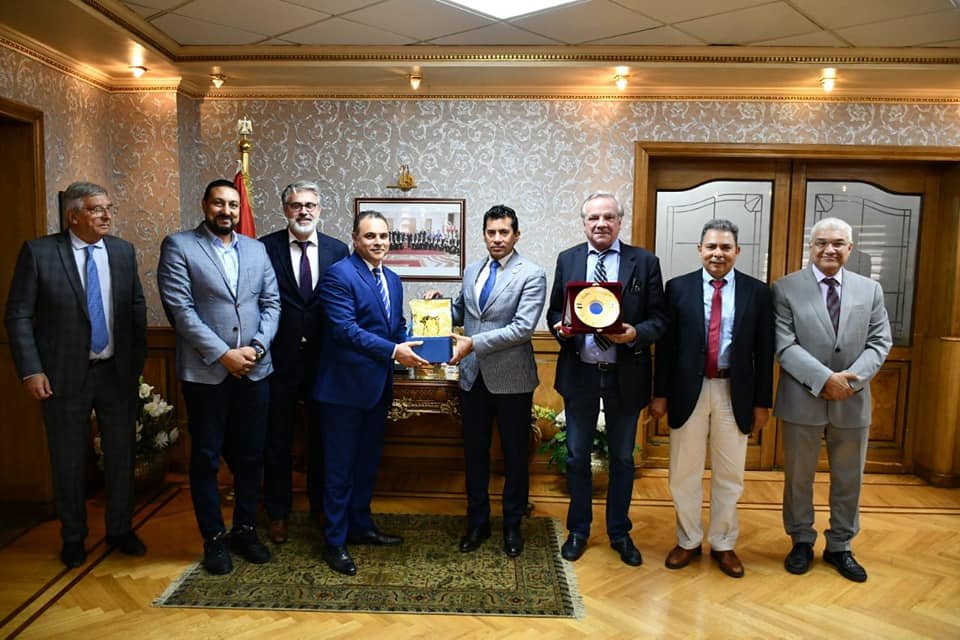 أشرف صبحى يبحث آفاق التعاون المستقبلى مع ممثلي رولان جاروس الفرنسية