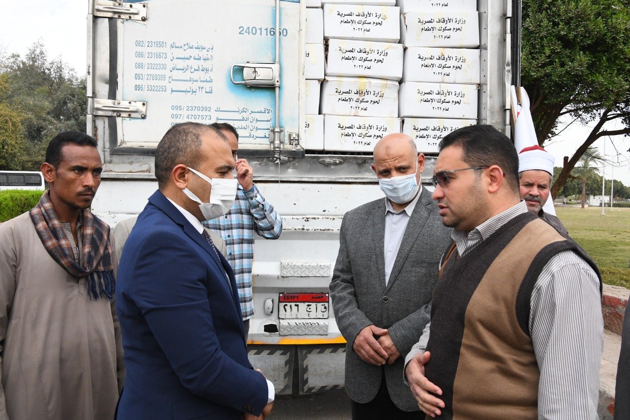 للمرة الثانية توزيع 3 أطنان لحوم  للأسر  الأولي بالرعاية ضمن مشروع “صكوك الإطعام” في قنا