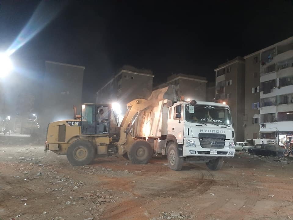 سوهاج “: رفع 50 طن قمامة ومخلفات صلبة خلال حملة نظافة مكبرة بحي غرب