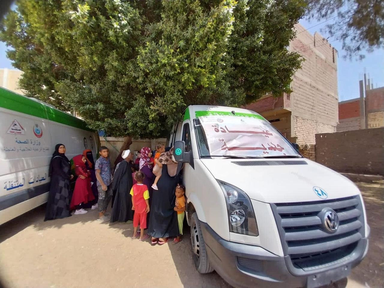 الكشف على ٩٨٨ مواطن فى قافلة طبية مجانية بقرية عزبة البوصة ضمن حياة كريمة