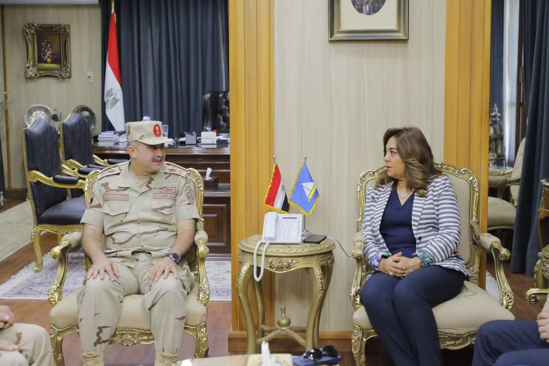 استعداداً لإطلاق التدريب العملى المشترك لمجابهةالازمات والكوارث” صقر١٠٥” … محافظ دمياط تستقبل قائد قوات الدفاع الشعبى والعسكري