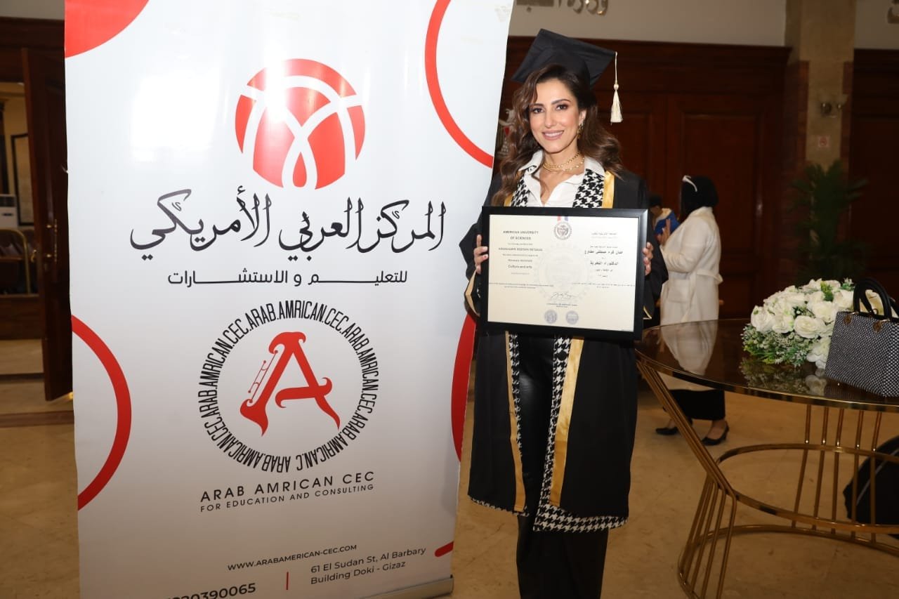 الجامعة الأمريكية للعلوم تمنح الفنانة حنان مطاوع الدكتوراة الفخرية