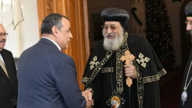 "وزير الدولة للإنتاج الحربي" يهنيء "البابا تواضروس الثاني" بعيد الميلاد المجيد