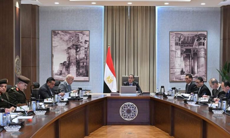 رئيس الوزراء يترأس اجتماع اللجنة الرئيسية لتقنين أوضاع الكنائس