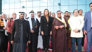 وزيرة الثقافة تلتقي وفدًا من مشايخ وعواقل سيناء بمعرض الكتاب