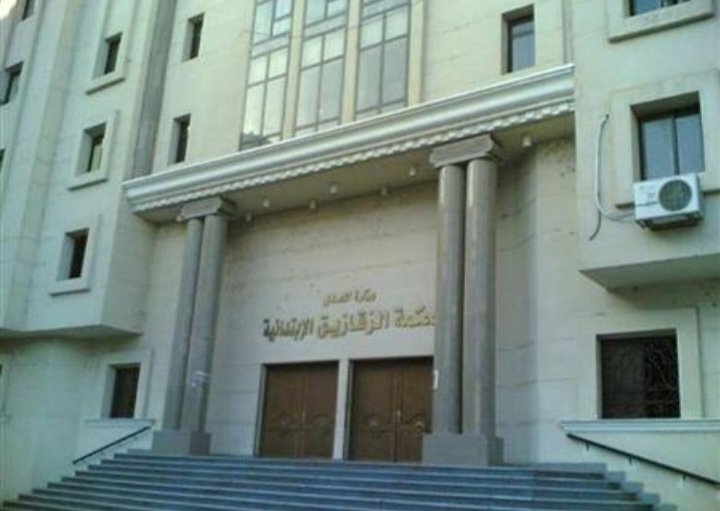 القصة الكاملة . زوج ينهي حياة زوجته طعنًا باستخدام مقص حديدي