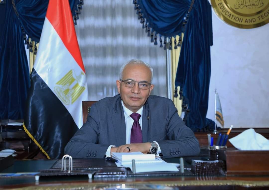 وزير التربية والتعليم يعقد اجتماعا مع اللجنة المسئولة عن وضع جدول امتحانات شهادة الثانوية العامة للعام الدراسي ٢٠٢٣ / ٢٠٢٤