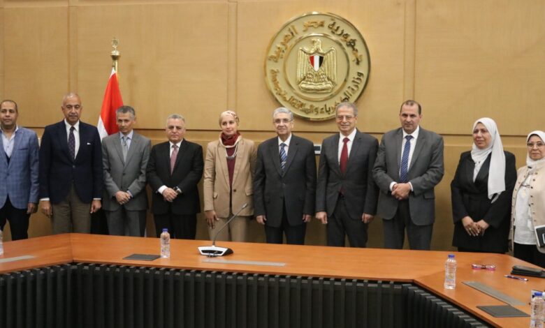 وزير الكهرباء والطاقة المتجددة يقوم بإطلاق " منصة مصر للطاقة الشمسية" لزيادة التوسع فى الخلايا الشمسية اعلى اسطح المبانى وربطها على شبكة الكهرباء القومية