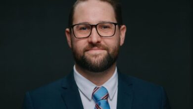 قوانين تعرقل