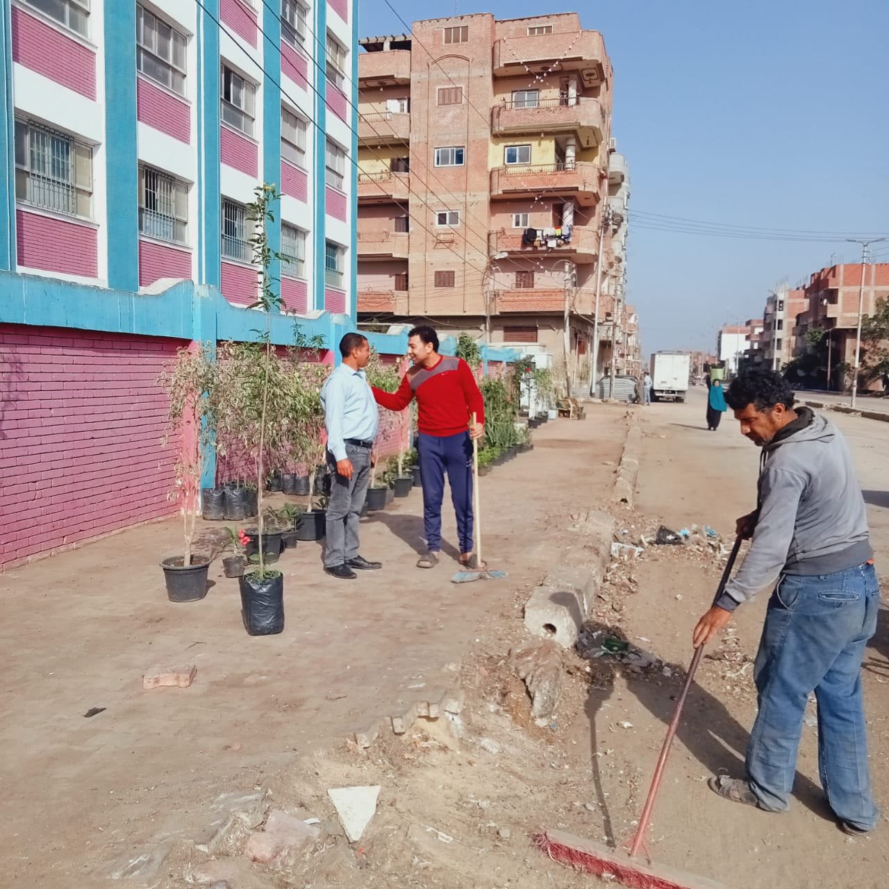 بالصور .. تكثيف أعمال النظافة والتجميل بالوحدةالمحلية بشيبه النكاريه التابعة لمركزالزقازيق