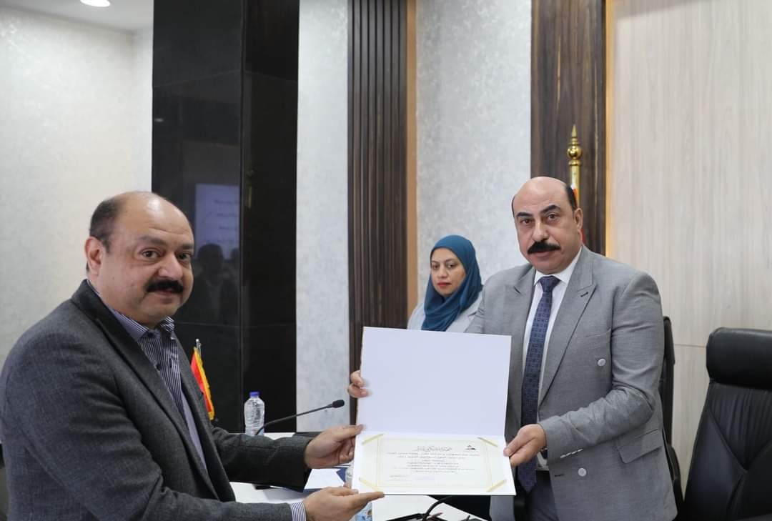 محافظ أسوان يكرم فريق عمل مركز نظم المعلومات والتحول الرقمى لمساهمتهم في حصول المحافظة على المركز الأول جمهورياً فى محور ” أفضل المحافظات فى توطين النظم ونقل التكنولوجيا ” لعام 2023
