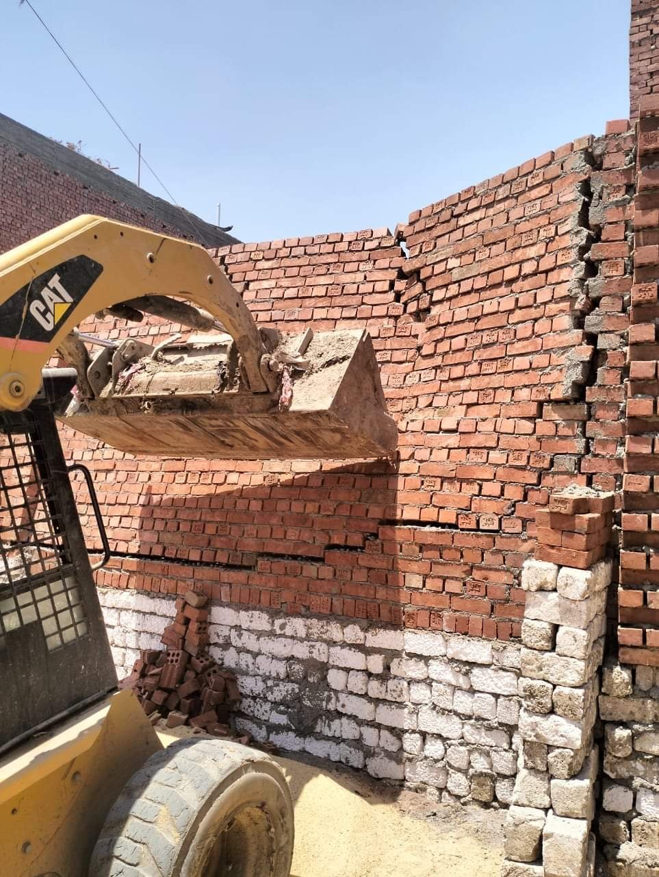 محافظة الجيزة تزيل ٥٣ حالة بناء مخالف وتعديات علي الأراضي الزراعية بمساحه ٥٨٧٥م٢ بمراكز المحافظة خلال إجازة عيد الأضحى