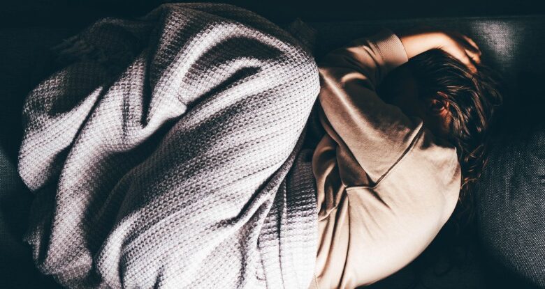 اكتشاف الهرمونات يفسر الصداع النصفي عند الدورة الشهرية