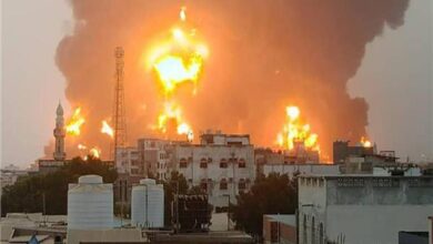طائرات الاحتلال تشن غارات مكثفة على ميناء الحديدة في اليمن