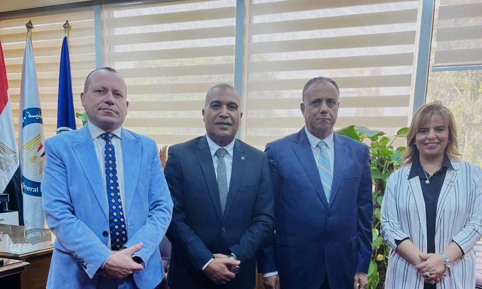 عباس صابر و وفد نقابة البترول يقدمون التهنئة للمهندس صلاح عبد الكريم الرئيس التنفيذي لهيئة البترول