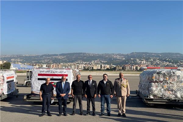 مصر تقدم مساعدات إغاثية للبنان.. وتعيد 286 مصريًا عالقًا في بيروت