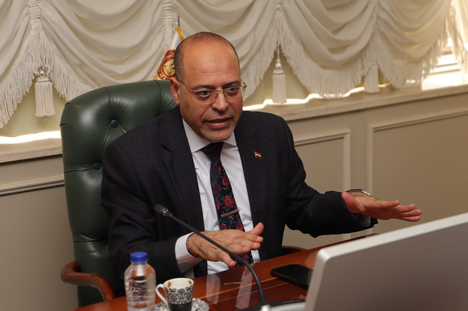 تنفيذًا لتوجيهات وزير العمل إلى المكاتب الخارجية مكتب التمثيل العمالي بالرياض يُنظم ورشة لتوعية العمال بالحقوق والواجبات