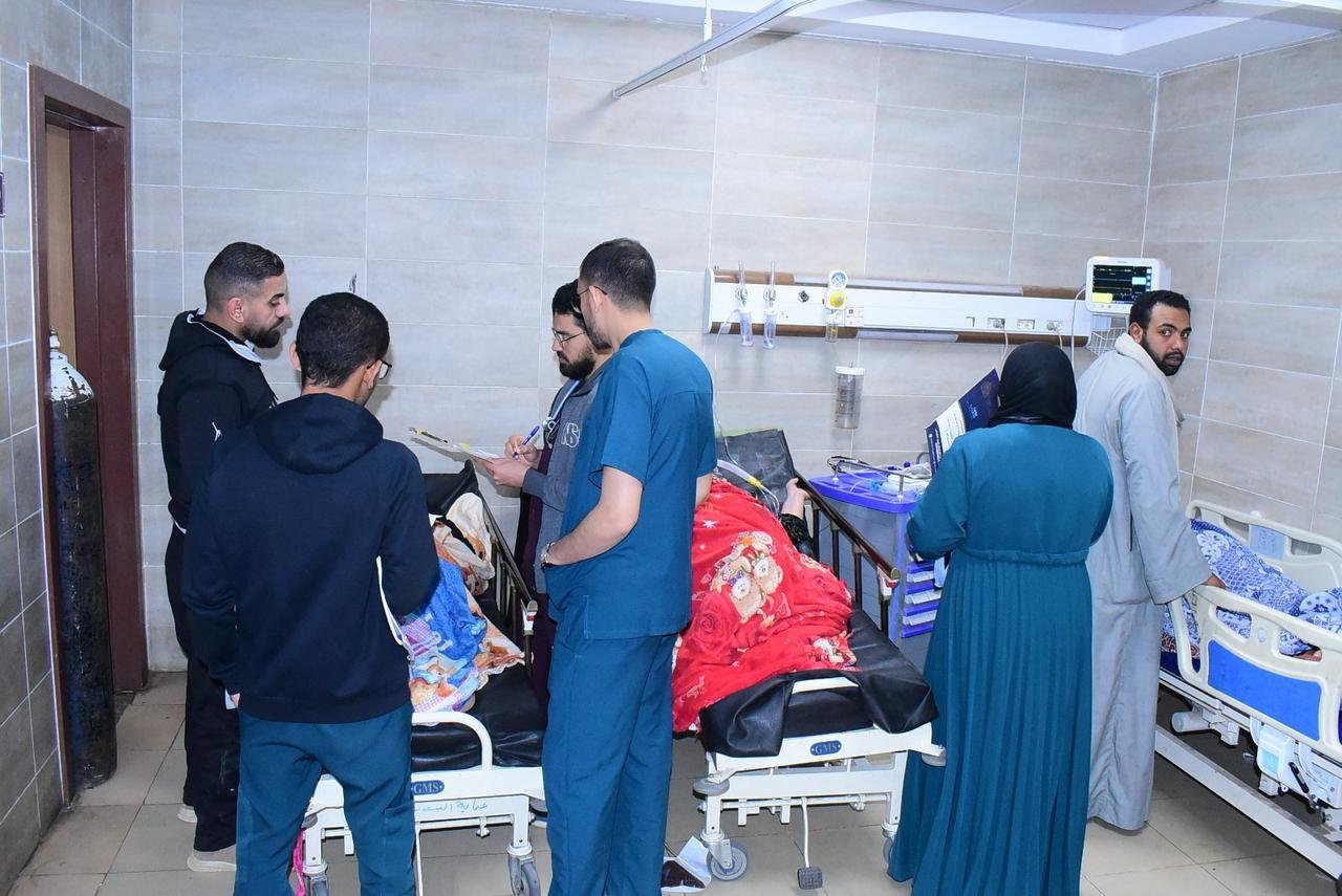 مستشفى الطوارىء بجامعة سوهاج تستقبل ١٣٠٢ حالة خلال عطلة عيد الفطر منهم ٣٦٧ حالة تدخل جراحي