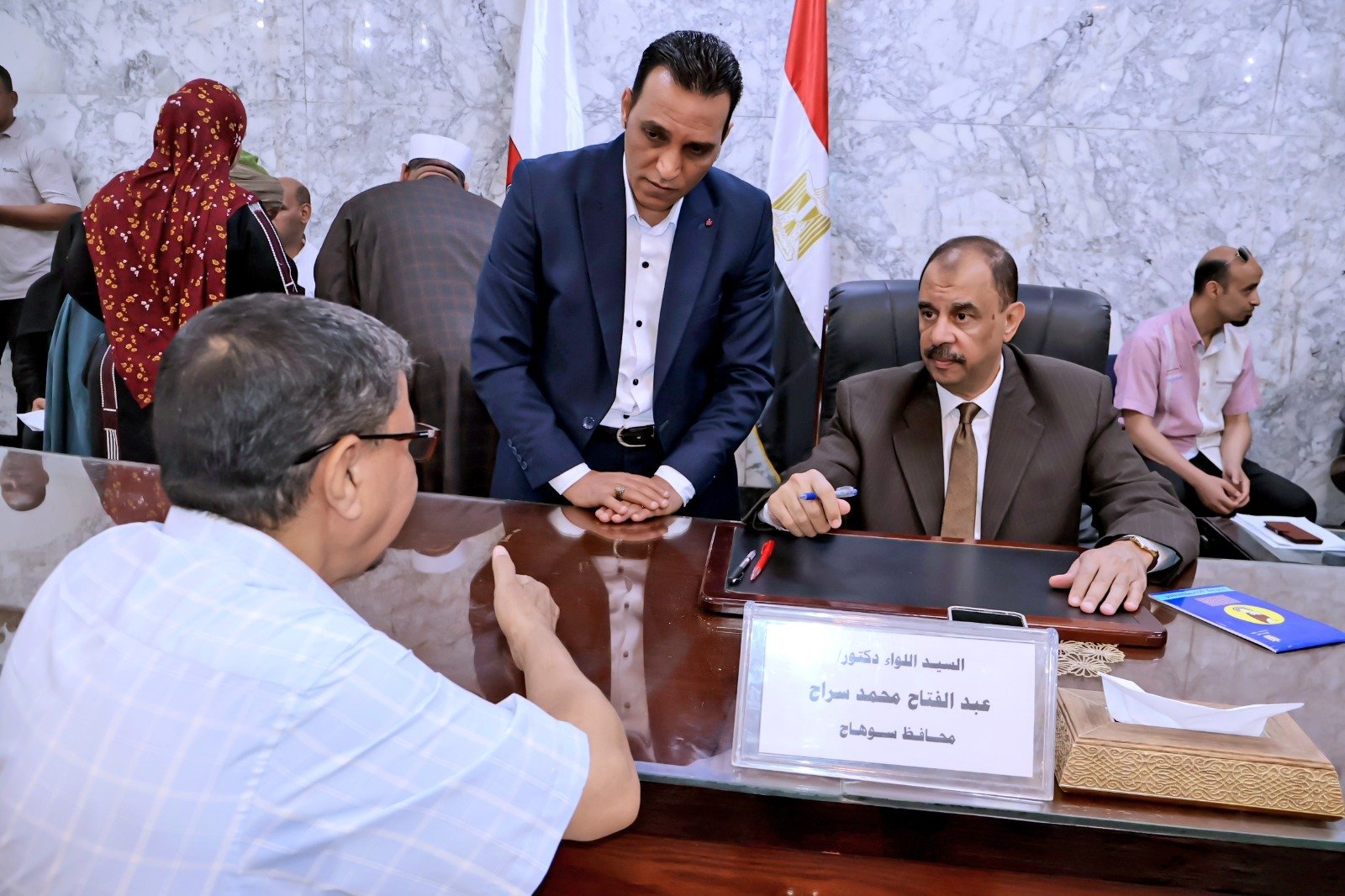المواطن السوهاجى في قلب محافظه…..محافظ سوهاج يعقد اللقاء الجماهيري الأسبوعي للاستماع إلى شكاوى وطلبات المواطنين