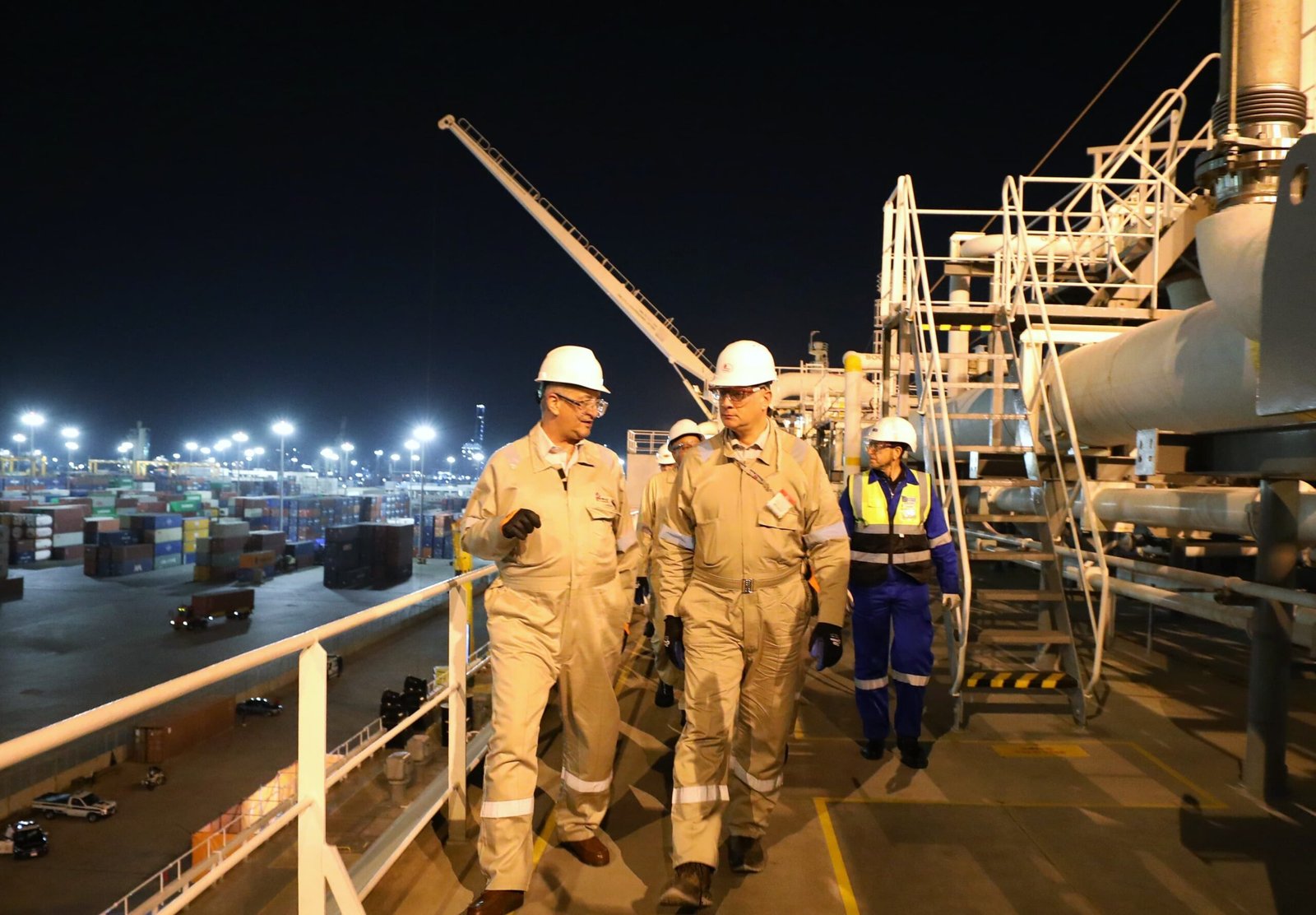 وزير البترول يتفقد ميناء الإسكندرية لمتابعة أعمال تجهيز سفينة التغييز “Energos Power”، تمهيدًا لتحركها وربطها على رصيف ميناء العين السخنة