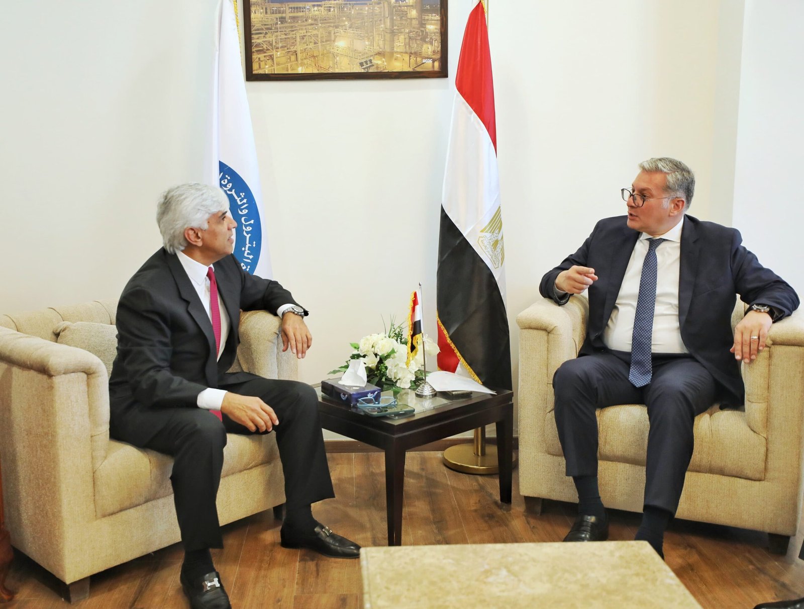 وزير البترول يلتقي السيد عبدالكريم عبدالله المطوع، رئيس مجلس إدارة الشركة العالمية لصناعة المواسير IPIC