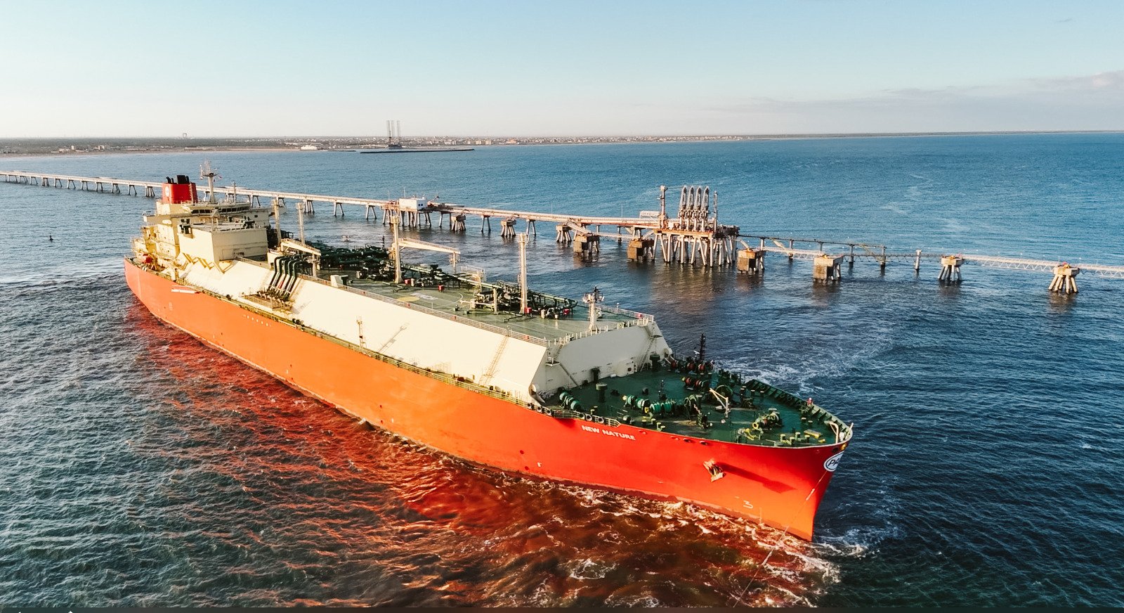 وزارة البترول والثروة المعدنية تُعلن تصدير شحنة غاز جديدة إلى إيطاليا من مجمع إدكو للغاز المسال