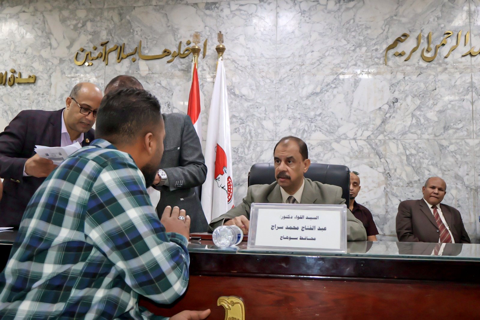 طلباتكم اوامر شعار محافظ  سوهاج فى لقاء المواطنين