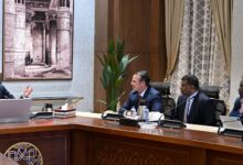 رئيس الوزراء يلتقي رئيس قسم الأصول الأساسية والبلدان الناشئة في شركة "شيفرون"