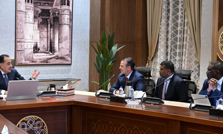 رئيس الوزراء يلتقي رئيس قسم الأصول الأساسية والبلدان الناشئة في شركة "شيفرون"