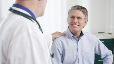 دليل الصحة للرجال بعد سن الأربعين: فحوصات أساسية لحياة أكثر أمانًا