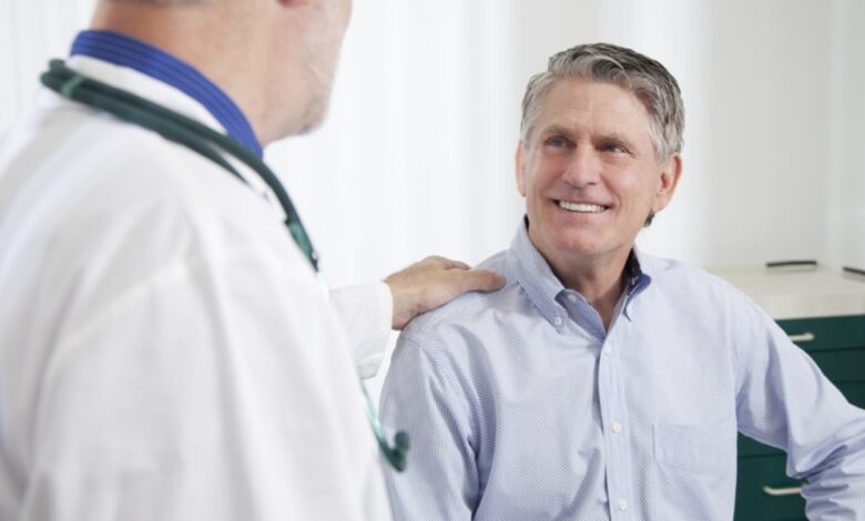 دليل الصحة للرجال بعد سن الأربعين: فحوصات أساسية لحياة أكثر أمانًا