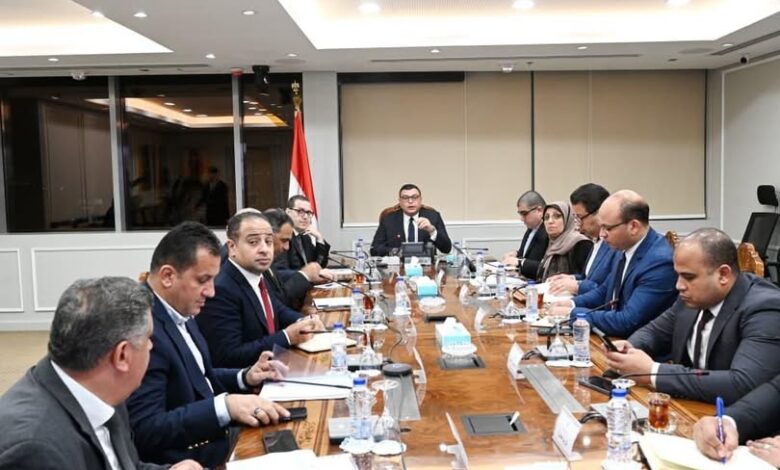 وزير الإسكان يتابع مشروعات المماشي السياحية بعدد من المدن الجديدة