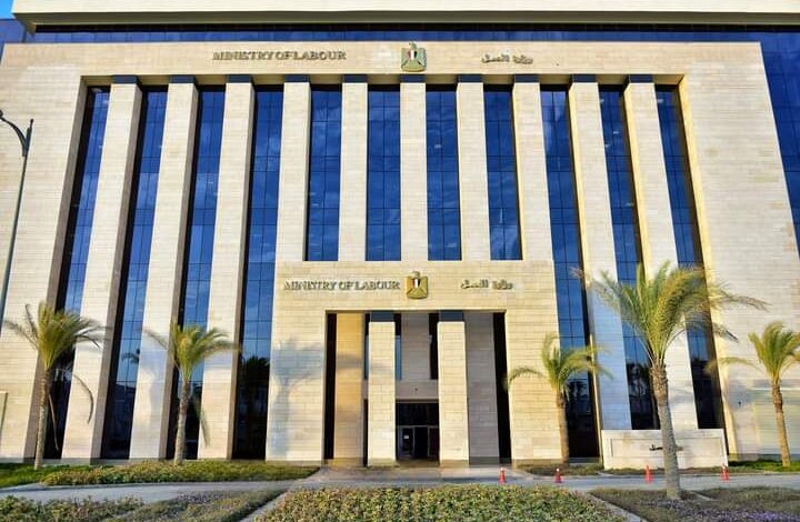 وزارة العمل تعلن عن وظائف في الأمن والقيادة برواتب تصل لـ 15 ألف جنيه