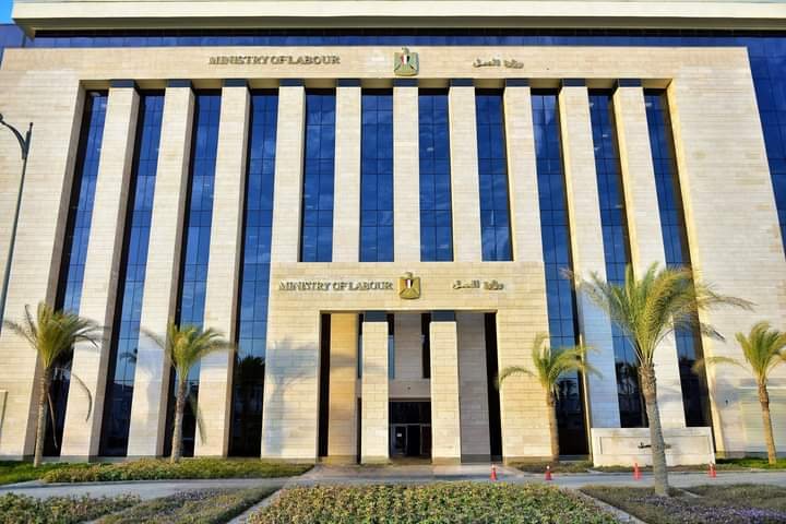 وزارة العمل تعلن عن وظائف في الأمن والقيادة برواتب تصل لـ 15 ألف جنيه