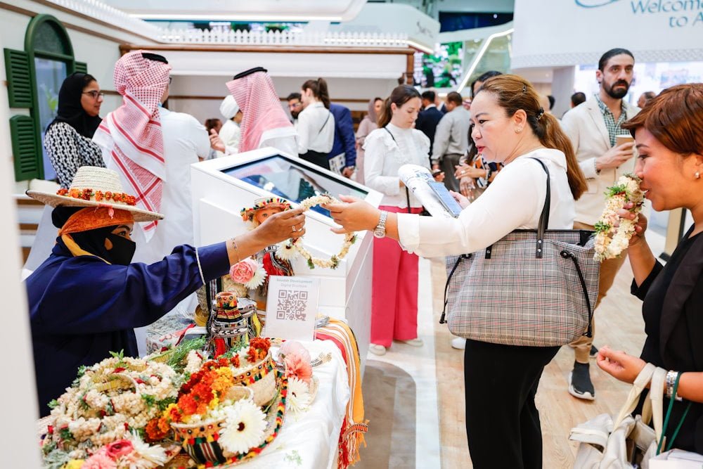 القوة الذهبية للسياحة الصينية: كيف أصبح السائح الصيني محرك الاقتصاد العالمي؟
