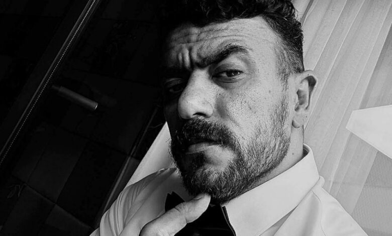 أحمد العوضي يروّج لـ «شمشون ودليلة» بصورة من الكواليس