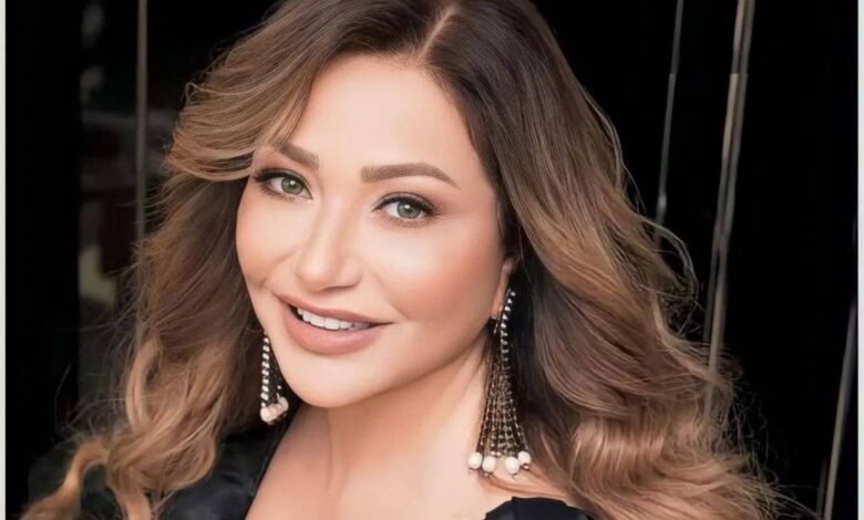 ليلي علوي توجه رسالة للكينج محمد منير من أسوان: بحبك وبدعيلك