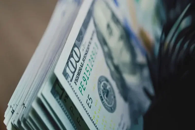 سعر الدولار الأمريكي مقابل الجنيه بتعاملات الأحد 24 مايو 2026