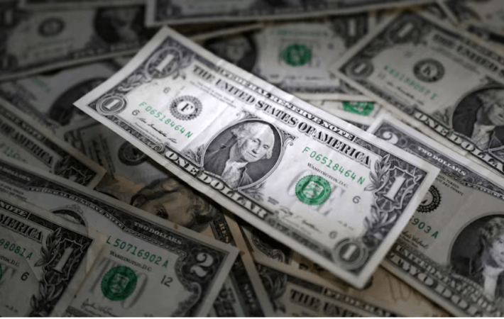 الدولار يقفز بدعم من بيانات وظائف أمريكية قوية.. والين يهبط